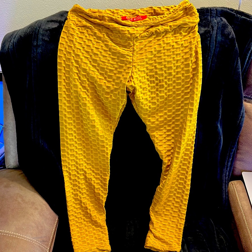 Brand new, never worn, gold leggings, scrunch, butt textured print